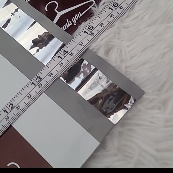 Posh polymailer envelope to send your Poshmark items in mail mailer Burgundy - Picture 4 of 11